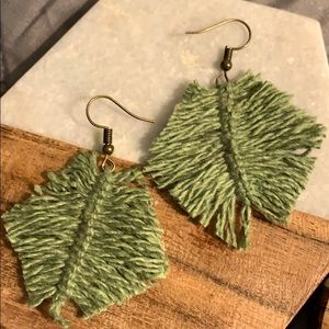 Macrame earrings- olive